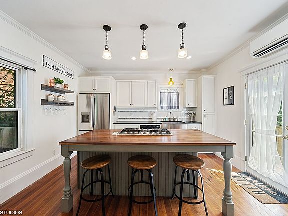 3rd image of 80 Old Harbor St #3