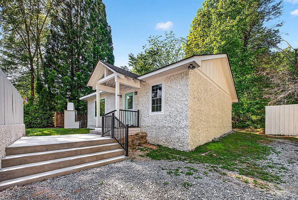 2 bed, 1000 sqft, $2,000 — Photo 1