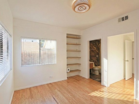 3rd image of 4450 Rosewood Ave