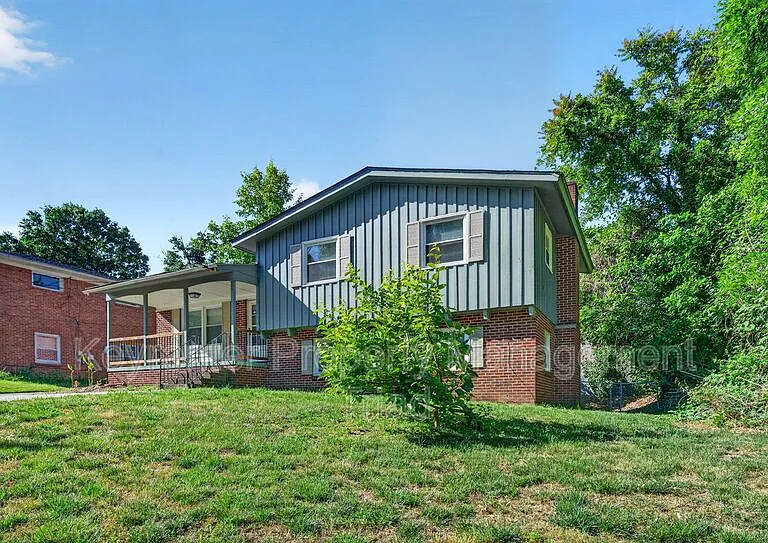 1821 W Meadowview Rd — Photo 41