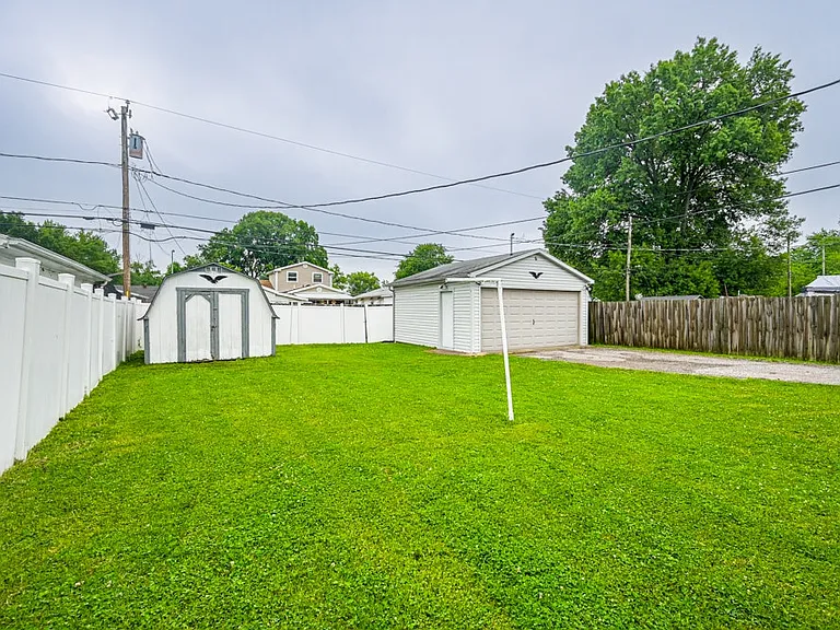 2232 E Riverside Dr — Photo 20