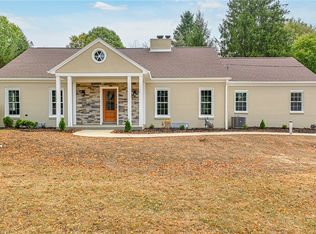 557 Morningstar Dr, Ellwood City, PA 16117