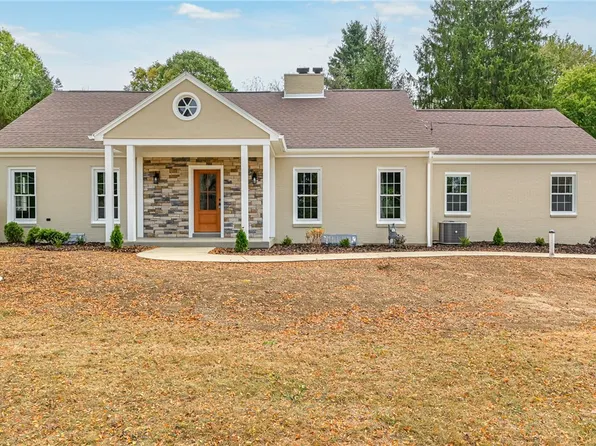 557 Morningstar Dr, Ellwood City, PA 16117