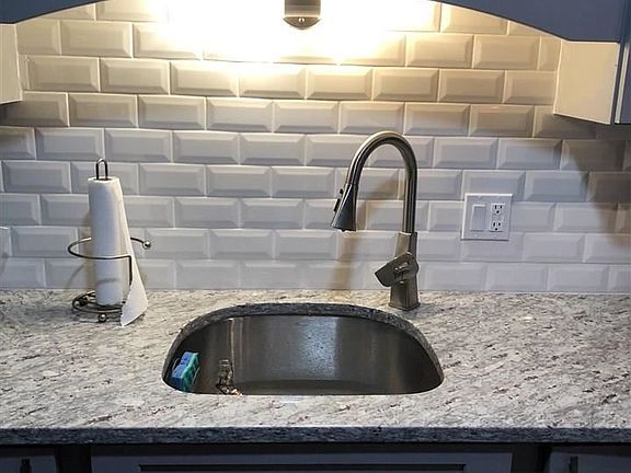 4th image of 23 Orchard Hts #23