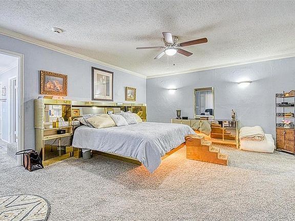 4th image of 2124 Melrose Dr