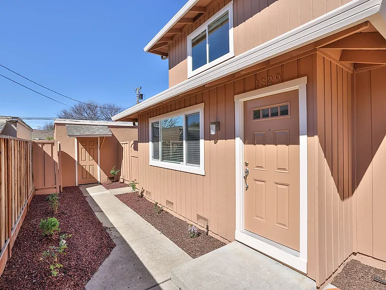 1329 Essex Way — Photo 3