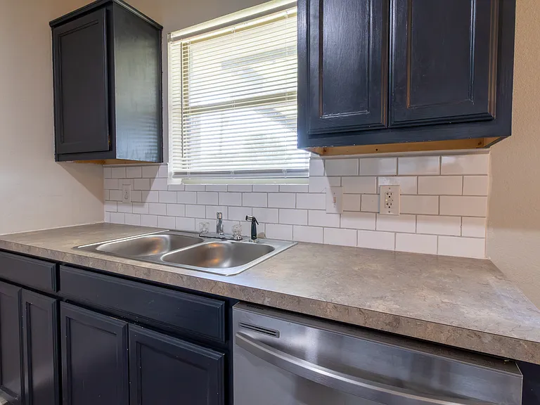 1218 Newman Ave — Photo 6