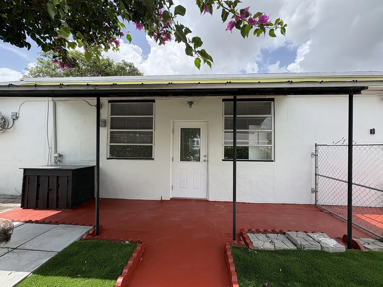 E 5th Ave, Hialeah — Photo 2