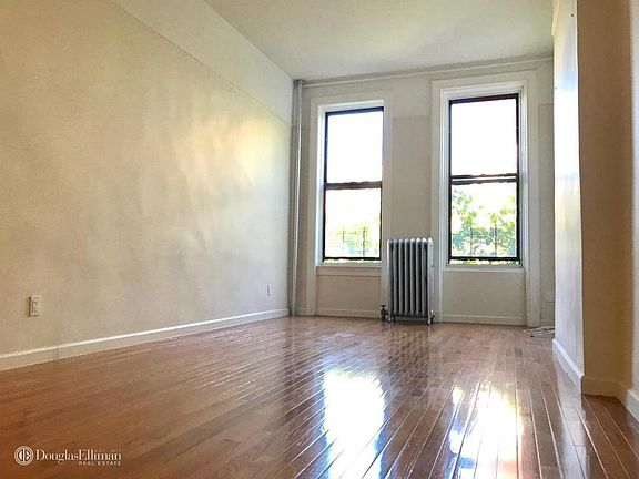 3rd image of 211 Saint James Pl APT 3B