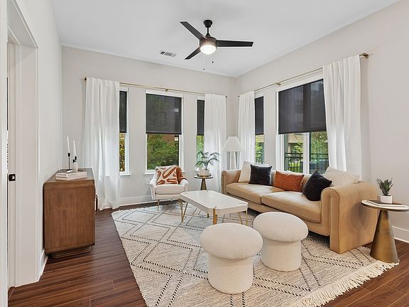 flatiron_interior_living room