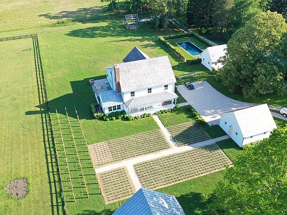 4th image of 8 Cobbetts Ln