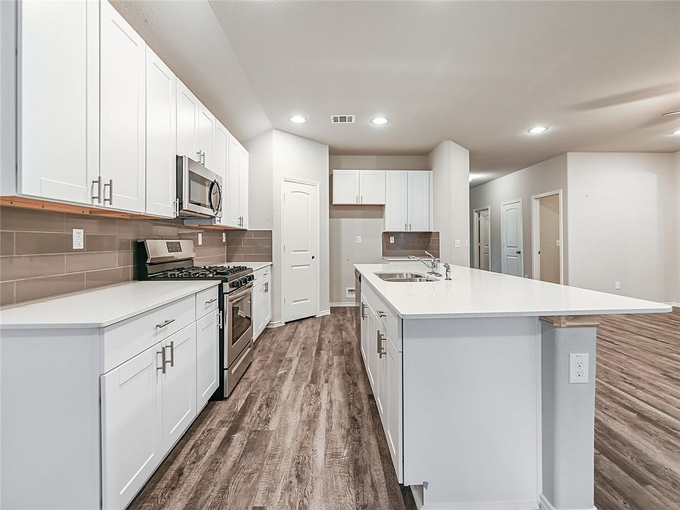 2nd image of 200 W Laurel Ave
