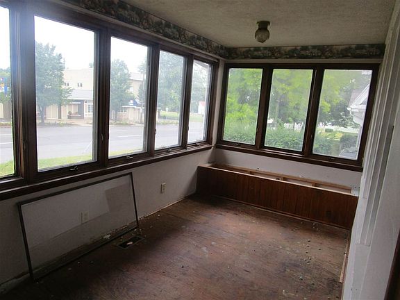 5th image of 2814 S Michigan St