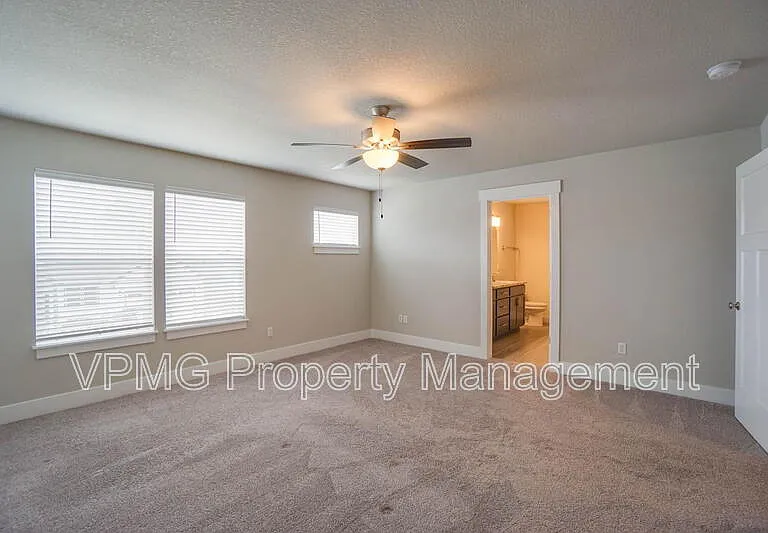 2928 NW 16th St — Photo 30