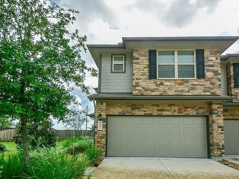 6490 Calgary Woods Ln — Photo 1