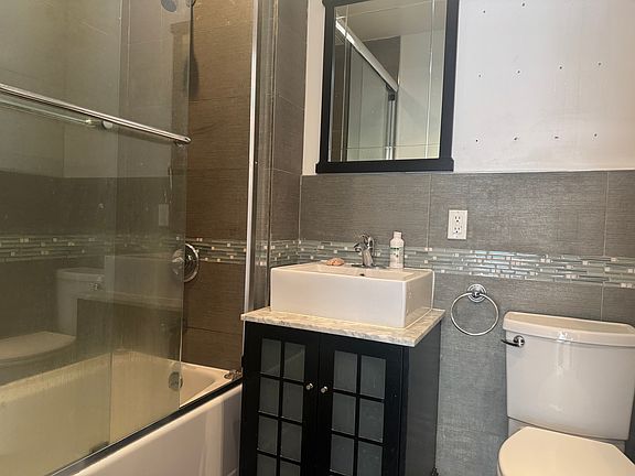 4th image of 303 Stanhope St #2B