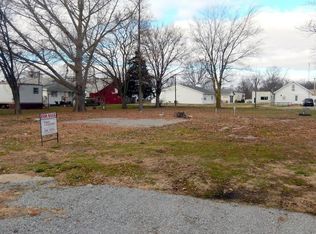 103 4th St, Crossville, IL 62827