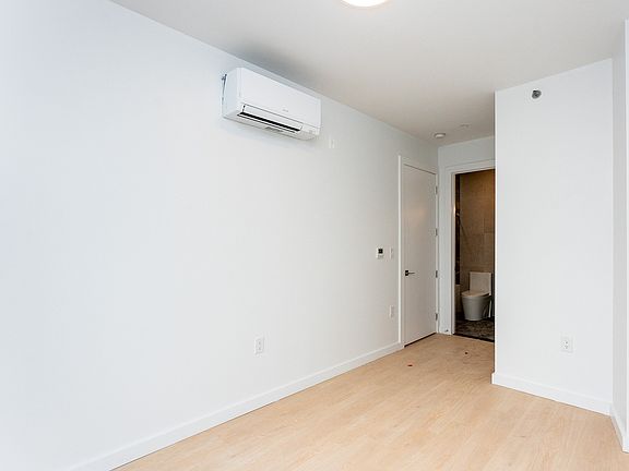 5th image of 1499 Bedford Ave #6R