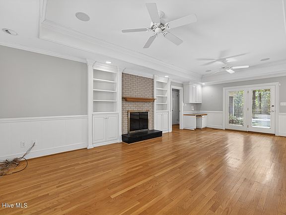5th image of 210 King George Road