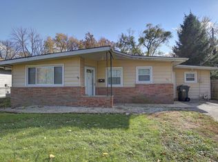 103 E Country Club Rd, Urbana, IL 61801