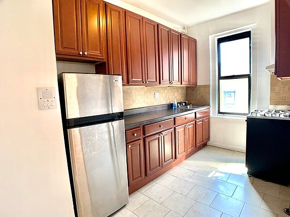 4th image of 620 W 141st St #6EE