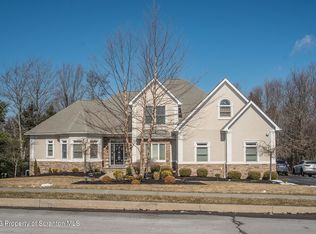 813 Parkview Rd, Moscow, PA 18444