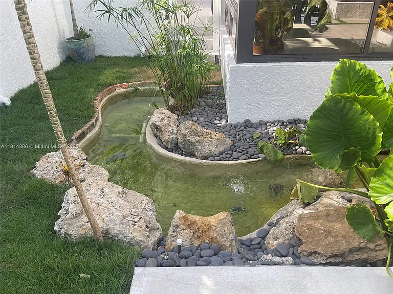 7521 SW 56th St — Photo 31