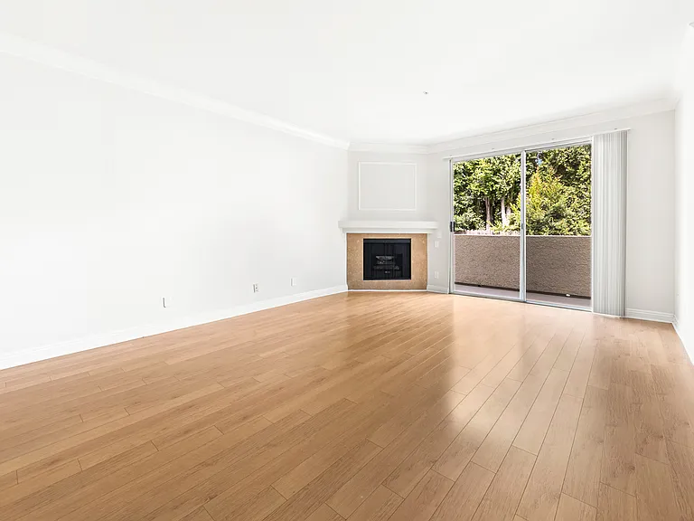 4560 Coldwater Canyon Ave #105 — Photo 3