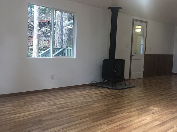 4th image of 21 SE Clematis Ave