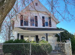 72 Beacon Ave, Holyoke, MA 01040