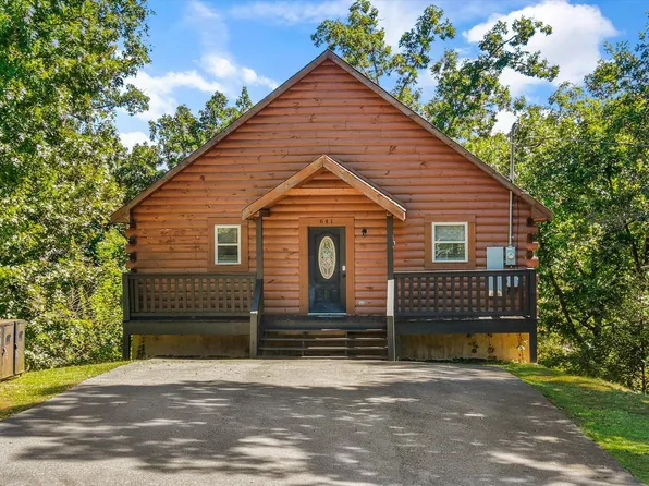 641 Country Oaks Dr, Pigeon Forge, TN 37863