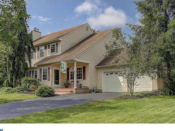 2nd image of 37 Nassau Dr
