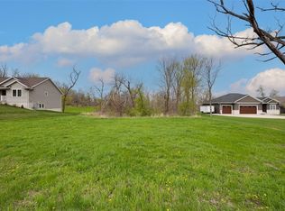 2048 20th St NW, Cedar Rapids, IA 52405