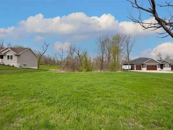 2048 20th St NW, Cedar Rapids, IA 52405