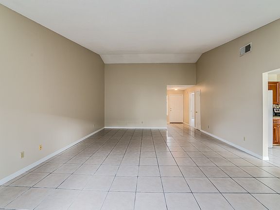 3rd image of 192 Dahlia Village Cir