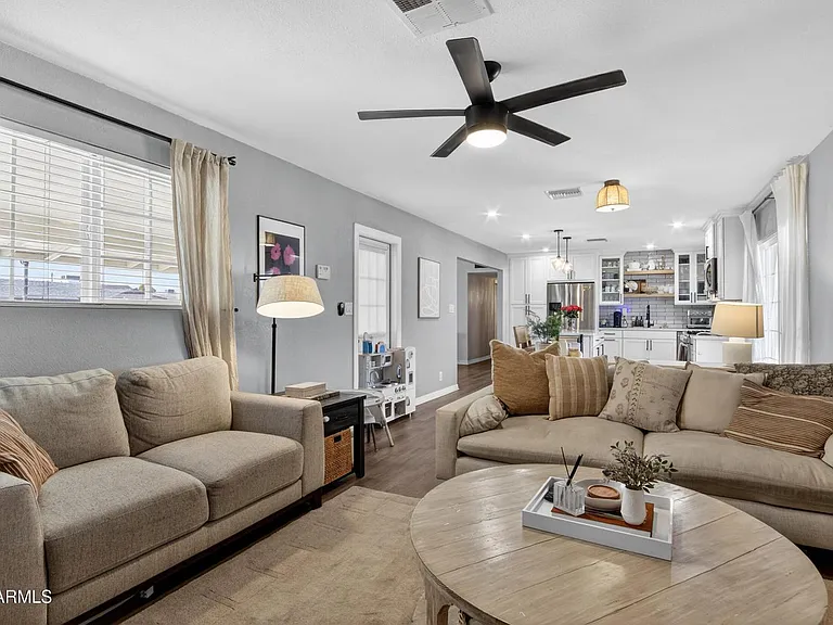 1022 W 13th St — Photo 13