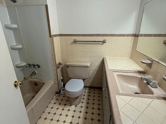 4th image of 407 Valleywood Dr