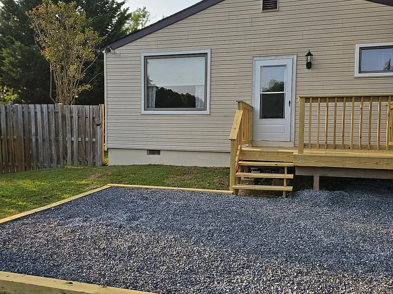 509 Hawthorne Rd — Photo 2