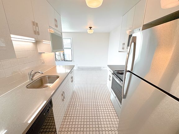 2nd image of 150A Gardenside Dr #202