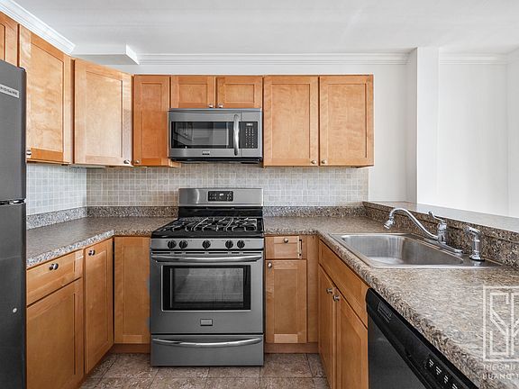 4th image of 354 10th St