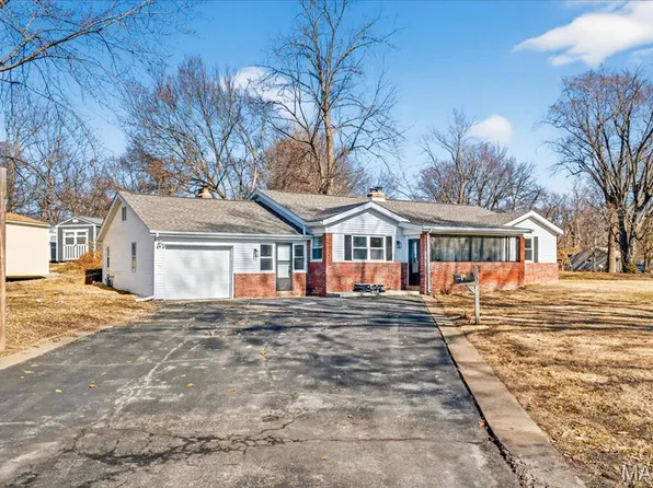 105 N 35th St, Belleville, IL 62226