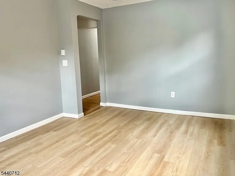 8 Newton Ave — Photo 8