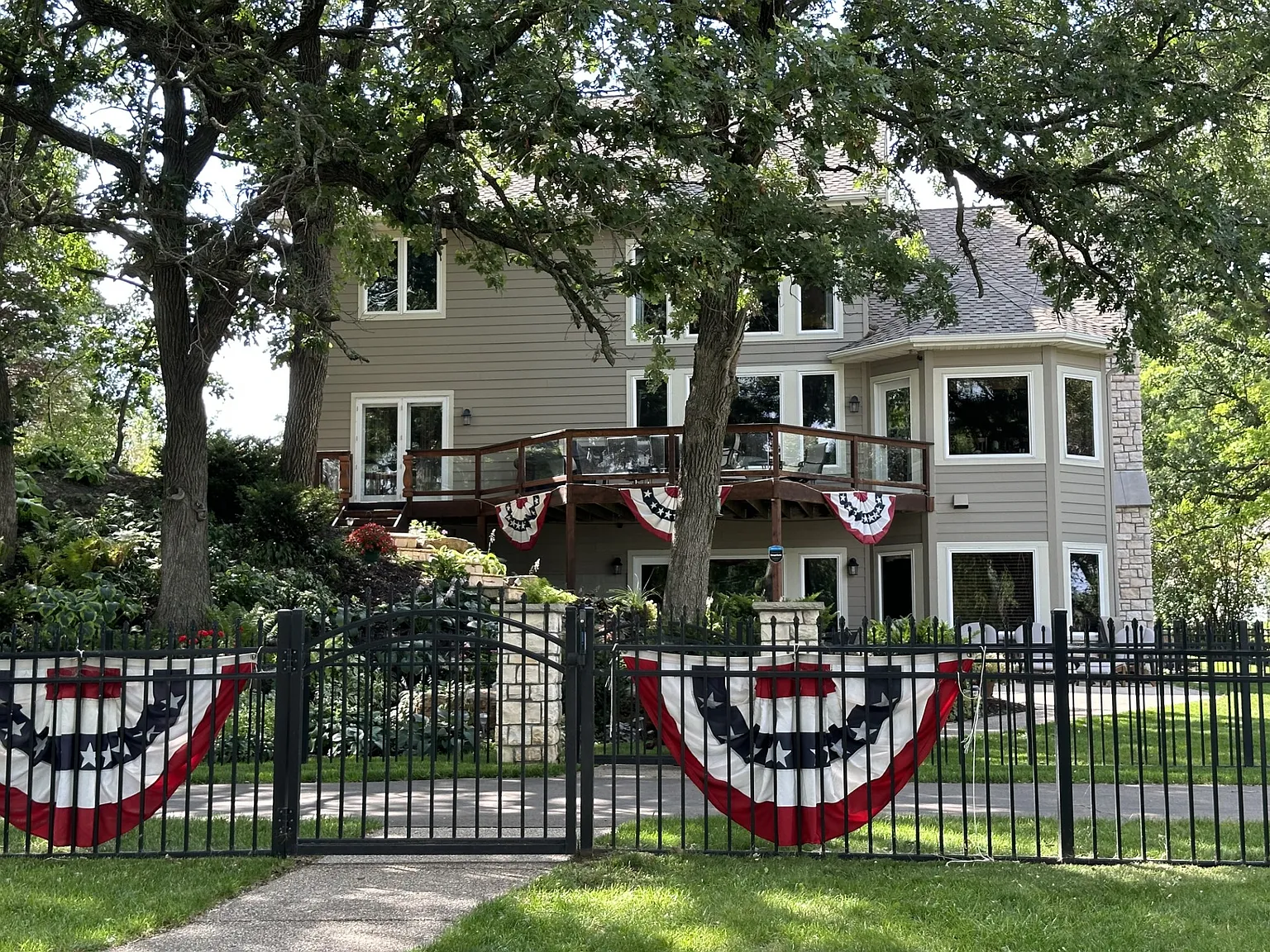 5 bed, 5623 sqft, $6,000 — Photo 4