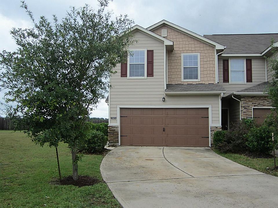 Beautiful Front View, corner unit!