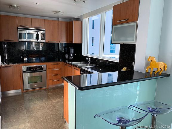 4th image of 3000 NE 188th St APT 505