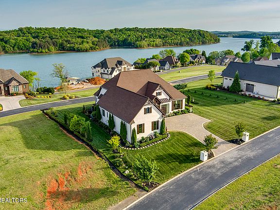 3rd image of 124 Nightingale Dr