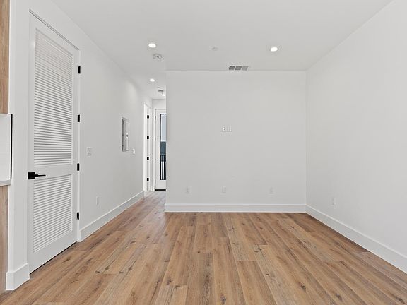 3rd image of 10921 Hesby St #1/2