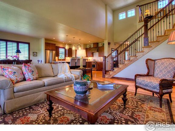 Soaring Ceilings & Lives Like New!