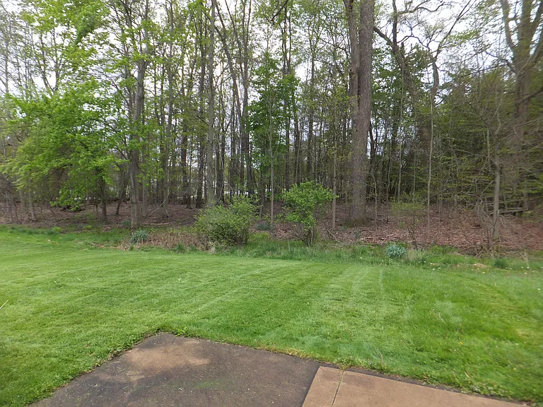 496 Pheasant Run — Photo 21
