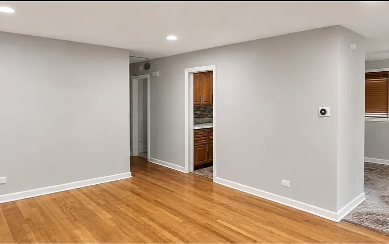 15111 Woodlawn Ave — Photo 2